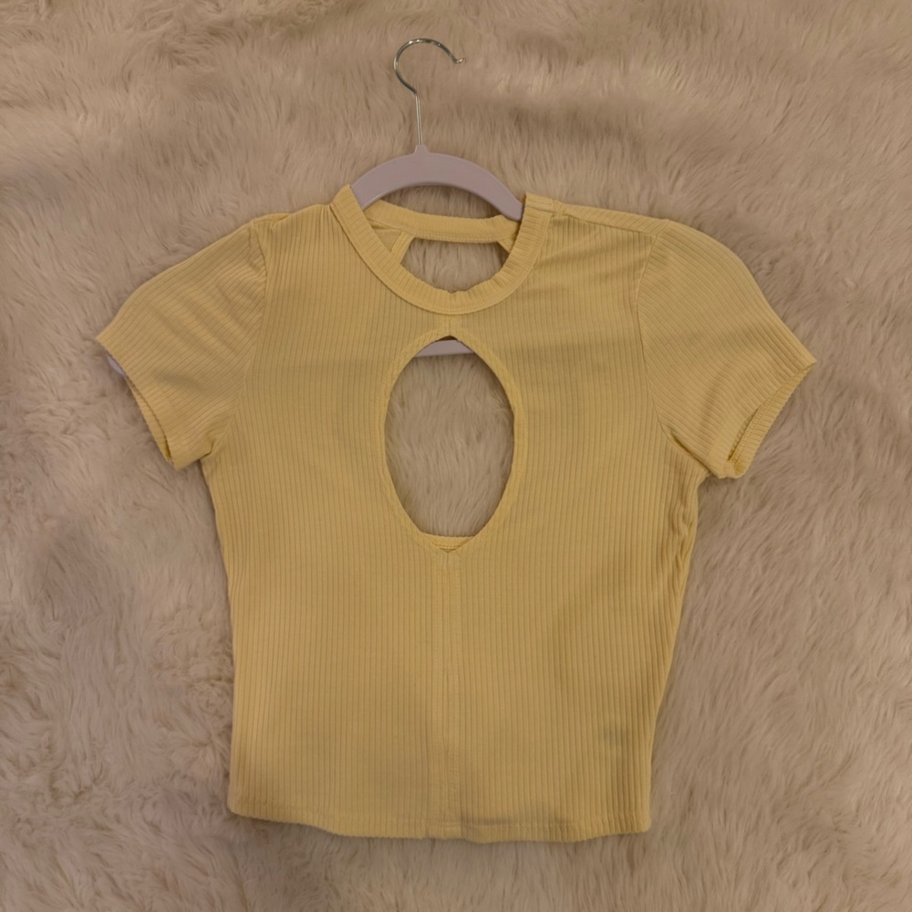YELLOW KEYHOLE RIBBED TEE